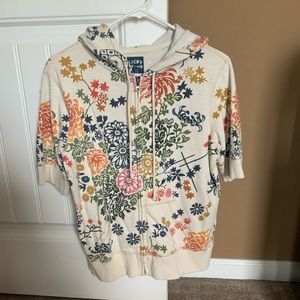 Short sleeve hooded zip up